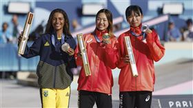 ▲巴黎奧運女子滑板街式賽，日本14歲選手吉澤戀奪金牌、15歲選手赤間凜音奪銀牌。（圖／美聯社／達志影像）