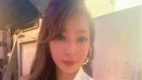 妞妞因為工作勞累導致卵巢發黑，養父在她不知情的情況下擅自簽同意書。