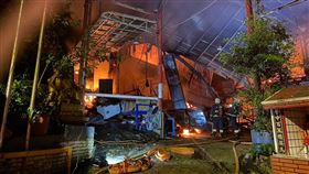 全面燃燒的場面慘不忍睹。（圖／消防局提供）