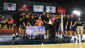 政治大學佛光盃封王，是10年來首支本土男籃冠軍。（圖／三好體協提供）