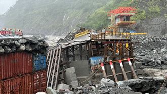 明霸克露橋斷…高雄3里變孤島424人受困