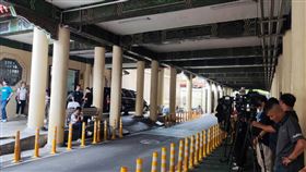 藝人唐治平約定今下午3時會前往板殯，目前仍未現蹤。（圖／記者莊淇鈞攝影）