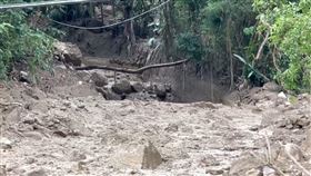 南投縣 水里鄉三十甲地區，爆發土石流，80人受困(圖／翻攝畫面)