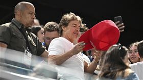 ▲好萊塢巨星「阿湯哥」湯姆克魯斯（Tom Cruise），在巴黎奧運觀看女子體操項目。（圖／美聯社／達志影像）