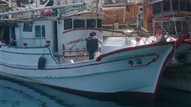 宜蘭籍「富申」延繩釣漁船昨天（28日）下午4時許在距離距蘇澳40浬、護漁界線外5浬處，遭日本海上保安廳公務船追逐、登檢，日方以「富申」在那國島12浬內捕撈為由，將船隻及船上8名人員扣押、逮捕，送往石垣島調查。