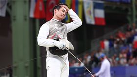 巴黎奧運擊劍　陳弈通32強止步（2）年僅21歲的台灣男子擊劍好手陳弈通（圖）法國時間29日在巴黎奧運鈍劍32強出賽，最終以12比15不敵地主法國選手、無緣晉級，結束個人生涯初次奧運之旅。中央社記者王騰毅攝　113年7月29日