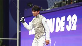 台灣擊劍好手陳弈通喊話4年後要站上頒獎台台灣擊劍好手陳弈通（圖）法國時間29日出戰巴黎奧運鈍劍男子32強，最終以12比15落敗無緣晉級，他霸氣地說，「但我會繼續努力，4年後的洛杉磯奧運一定要站上頒獎台」。中央社記者王騰毅攝　113年7月29日