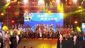 ▲許多的演出團隊，一同在台上謝幕（圖／寶島神很大）

