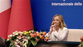 梅洛尼訪問中國 出席商業論壇義大利總理梅洛尼28日在義中商業論壇發表演說，多次強調尊重市場公平性、遵守國際規則的重要。（義大利總理府提供）中央社記者黃雅詩羅馬傳真  113年7月29日