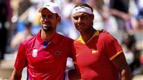 ▲喬科維奇（Novak Djokovic）（左）和納達爾（Rafael Nadal）在奧運男單次輪交手。（圖／美聯社／達志影像）
