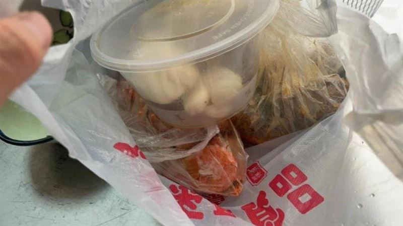 和男友「打包」遭鄰桌羞辱　網挺：好行為
