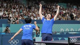 北韓混雙李鄭息／金琴英下剋上擊敗第4種子香港組合，成功搶進混雙金牌戰。（圖／美聯社／達志影像）