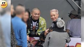 江振誠的泰籍太太Pam特地來探班並大方接受拍照，沒一會兒功夫便離去。（圖／本刊攝影組）