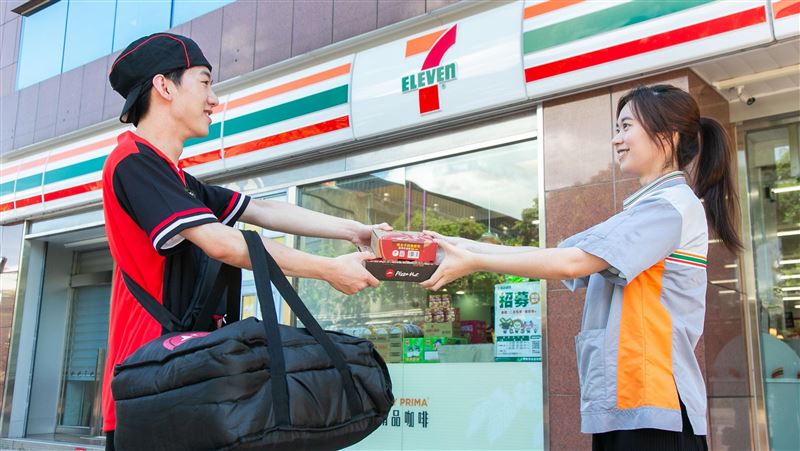 7-11開賣必勝客比薩　大台北10分店搶先吃