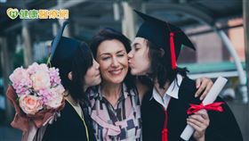 肺癌治療逐漸邁向慢性病化管理，過去面對癌症大家只想努力生存，而隨著癌症存活期的延長，如何回歸生活常軌變成了新課題。