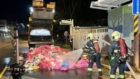 新北,板橋,垃圾車,起火,竄煙,