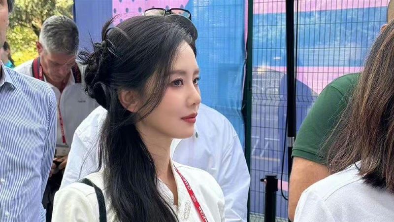 劉詩詩巴黎引暴動！37歲神級顏值撼全場