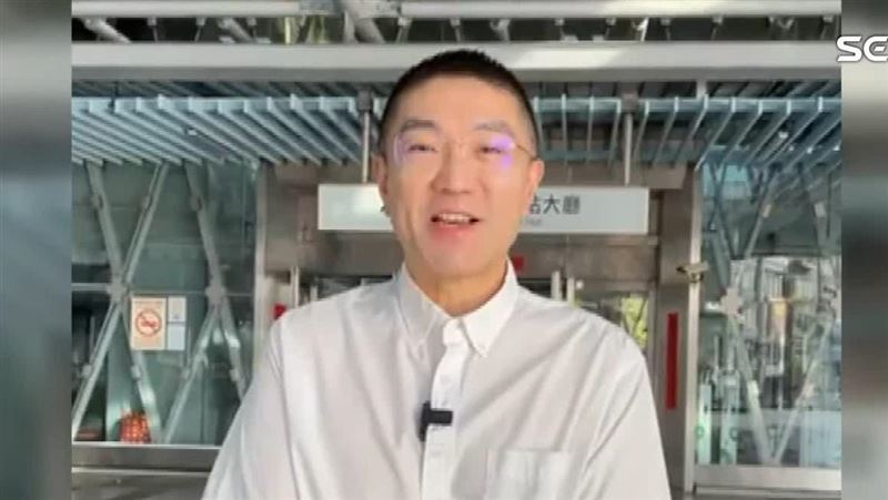 車站問好挨轟！作家嗆謝：去東岸廣場鞠躬