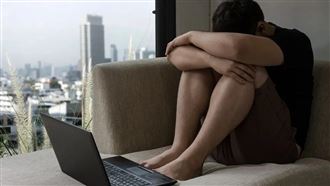 邊緣人更容易「色情成癮」? 澳研究:A片看太多恐影響社交、增加孤獨感