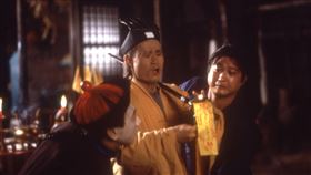 「殭屍道長」林正英在《人嚇人》首次扮演道士角色。（圖／國家影視聽中心提供提供）