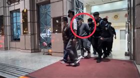 臉書飆股社團「台股奶奶孝親團」涉嫌替詐騙集團仲介。（圖／翻攝畫面）