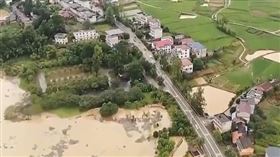 受凱米颱風影響，湖南資興遭特大暴雨襲擊。（圖／翻攝自微博）