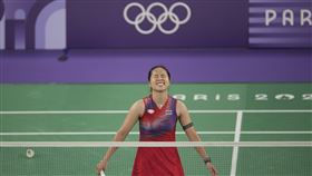 泰國好手依瑟儂（Ratchanok Intanon）直落二擊敗比利時譚蓮妮，下戰將跟戴資穎爭奪晉級資格。（圖／美聯社／達志影像）
