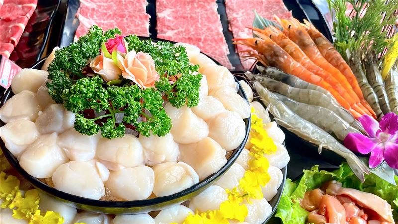 吃火烤穿這2色　升級干貝、鮑魚吃到飽