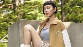 New Balance NB 1906夏季服飾形象。（圖／品牌業者提供）