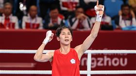 林郁婷杭州亞運拳擊奪金寫紀錄（2）杭州亞運台灣代表隊再傳捷報，拳擊女將林郁婷5日晚間在女子57公斤級決賽，以5比0拿下亞運女子拳擊隊史首金，也是台灣今年亞運第15面金牌。中央社記者鄭清元攝  112年10月5日