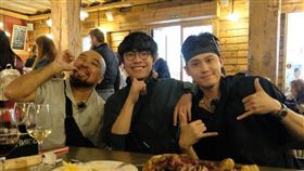 李玉璽（右起）、盧廣仲和美麗本人一同出國（圖／亞旅台提供）