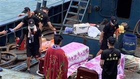 金門快艇案取得共識  罹難者遺體運返中國0214金門快艇案，兩岸代表30日協商取得共識，2具罹難者遺體和船隻，上午在海巡人員護送下運返回中國。（海巡提供）中央社記者洪學廣傳真  113年7月30日