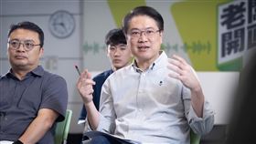 民進黨祕書長林右昌今（30）日出席「2024國務青人才培育計畫」的實習生發表實習成果。（圖／民進黨提供)