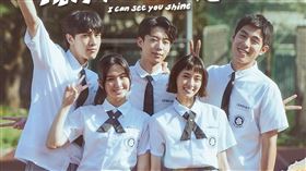 金東昱（左起）、雷嘉汭、黃信赫、鄭宇恩、詹懷雲演出校園青春劇《讓我看見你是誰》。（圖／CATCHPLAY+提供）