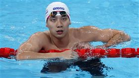 王冠閎征戰游泳200蝶準決賽（2）「台灣蝶王」王冠閎（圖）當地時間30日晚間征戰2024巴黎奧運游泳項目，在男子200公尺蝶式準決賽繳出1分55秒07的成績。王冠閎在終點確認自己的成績。中央社記者吳家昇巴黎攝 113年7月31日