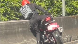 重機男上國道失控飄移　猛撞護欄痛飆髒話