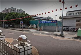 停車場坡道刮傷特斯拉底盤　判國賠9051元（圖／翻攝GOOGLE)