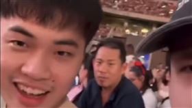 林昀儒（左）與中國桌球好手樊振東在新加坡看泰勒絲演出（圖／翻攝ＹＴ）