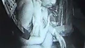 台中,第五分局,酒後,失態,副所長,脫衣（圖／翻攝記者爆料網）