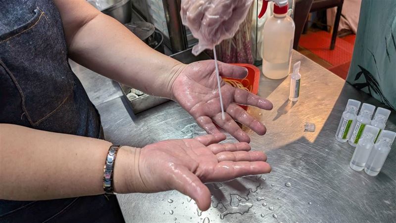內湖涼麵店疑爆食物中毒！衛生局揪3缺失
