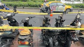 北市中山區市民大陸二段人行道停車格發生火燒車事件。（圖／翻攝畫面）