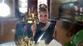 《第凡內早餐》奧黛麗赫本展現離經叛道卻天真無邪的灑脫魅力，顛覆性演出再創演藝生涯高峰。（圖／金馬執委會提供）