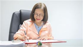 海委會主委管碧玲。（圖／翻攝自管碧玲臉書）