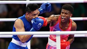 奧運拳擊16強　甘家葳落敗2024巴黎奧運在法國當地時間31日進行拳擊項目男子71公斤級16強賽，台灣好手甘家葳（左）迎戰世錦賽銀牌的美國選手瓊斯（Omari Jones）（右），最終以0比5落敗。中央社記者王騰毅巴黎攝　113年7月31日