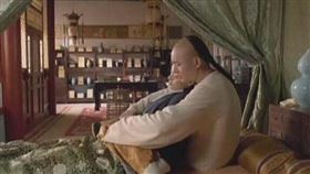 ▲果郡王為甄嬛「退燒」。（圖／翻攝自甄嬛傳微博）