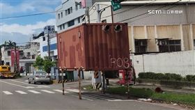大貨櫃「騰空」放待轉格　騎士：怕中暑變遮陽區