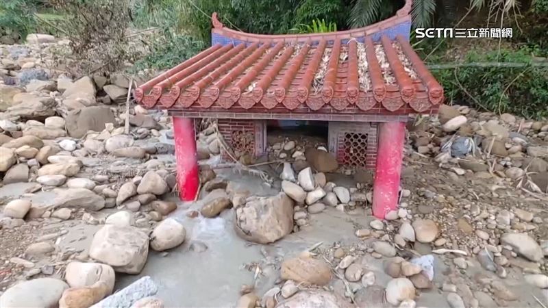 獨／土石流毀將爺廟　3尊神像遭「活埋」