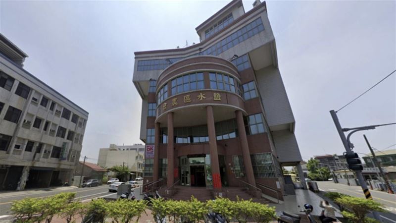 遇騷擾還被逼認「沒碰到」　女遭提早解聘