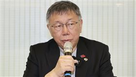 柯文哲回覆時事（3）民眾黨主席柯文哲（圖）30日談到京華城案時脫口說出「對啦圖利，哪個地方不合法？」柯文哲31日下午舉行記者會，受訪時表示，講話要看前後文，不要斷章取義。中央社記者王飛華攝　113年7月31日