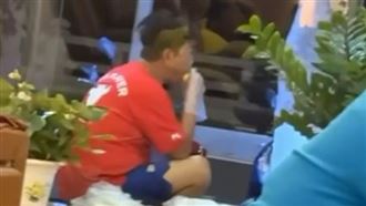 吳宗憲怎麼了？「呆坐路邊」心酸畫面流出